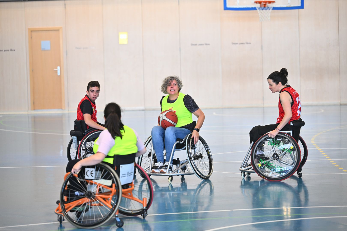 Baloncesto en silla de ruedas y atletismo adaptado, en la jornada inaugural de los XXXVIII Juegos Deportivos de Navarra